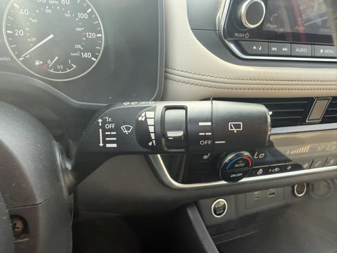 Used 2022 Nissan Rogue SV w/ SV Premium Package AWD/4WD image 15