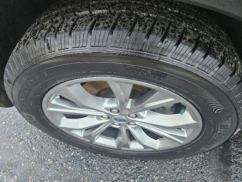 Certified 2021 Ford Explorer XLT w/ Equipment Group 202A image 9