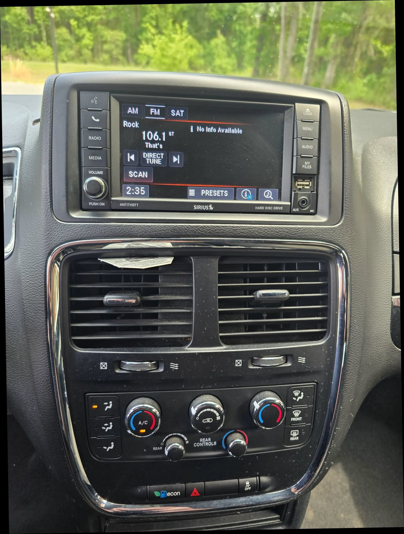 Used 2019 Dodge Grand Caravan SE FWD image 16