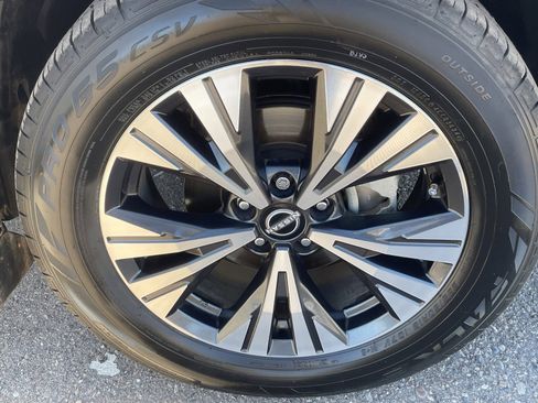 Certified 2023 Nissan Rogue SV image 10