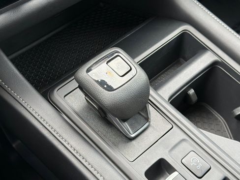 Used 2025 Nissan Pathfinder S image 21