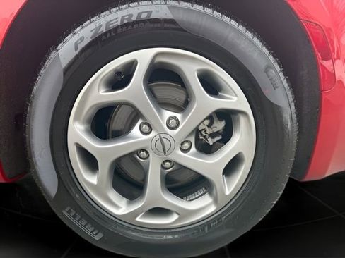 Certified 2024 Chrysler Pacifica Limited FWD image 9