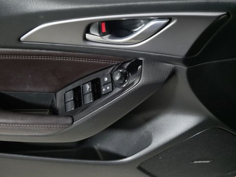 Used 2018 MAZDA MAZDA3 Grand Touring w/ Premium Equipment Package image 19