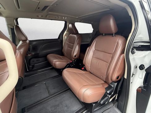 Used 2019 Toyota Sienna Limited Premium w/ Carpet Mat Package AWD/4WD image 28