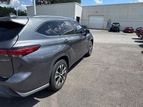 Used 2020 Toyota Highlander XLE image 6