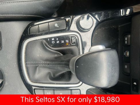 Used 2021 Kia Seltos SX w/ SX Sunroof Package image 27