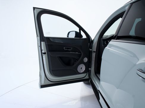 Used 2025 Bentley Bentayga S image 10