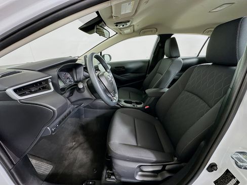 Used 2025 Toyota Corolla LE image 13