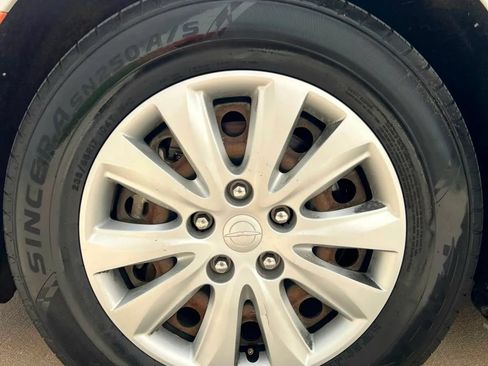 Used 2020 Chrysler Voyager L FWD image 46