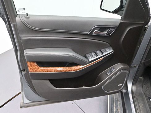 Used 2019 Chevrolet Suburban Premier w/ Premier Plus Edition image 9