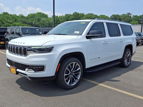 New 2025 Jeep Wagoneer L Series II w/ Premium Group I image 2