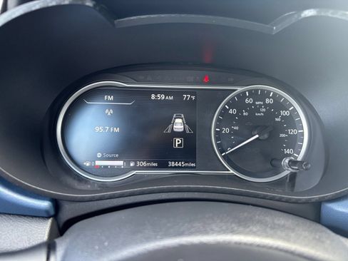Used 2025 Nissan Versa SV FWD image 38