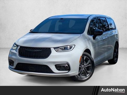 New 2026 Chrysler Pacifica Select image 1