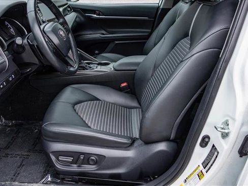 Used 2022 Toyota Camry SE w/ Convenience Package image 11