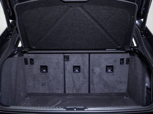 Certified 2025 Porsche Macan image 28