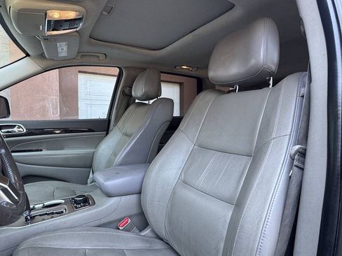 Used 2012 Jeep Grand Cherokee Laredo AWD/4WD image 12