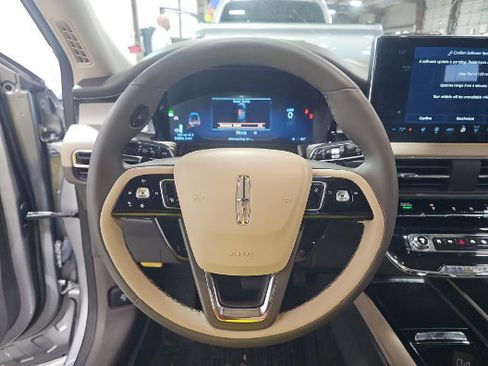 Used 2023 Lincoln Corsair AWD w/ Equipment Group 101A image 7