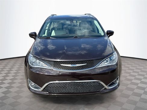Used 2018 Chrysler Pacifica Touring-L image 2