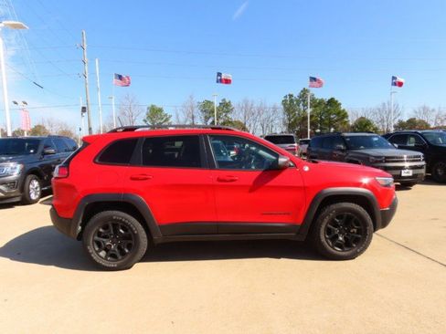 Used 2019 Jeep Cherokee Trailhawk image 8