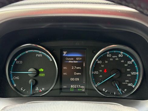 Used 2018 Toyota RAV4 SE AWD/4WD image 28