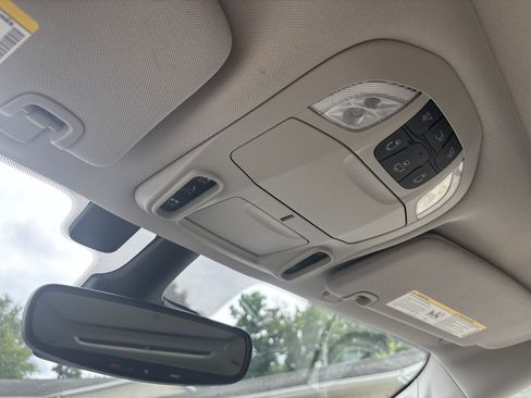 Used 2019 Chrysler Pacifica Limited w/ Advanced Safetytec Group FWD image 27