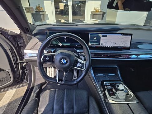 Used 2024 BMW 740i xDrive image 13