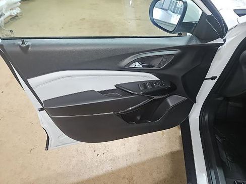 New 2026 Chevrolet Trax LT w/ Driver Confidence Package image 10