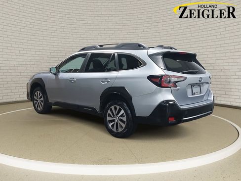 Used 2025 Subaru Outback Premium image 7