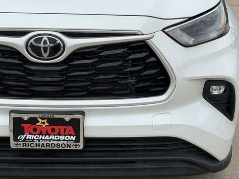 Used 2023 Toyota Highlander XLE image 9