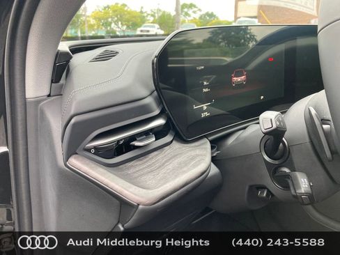 Used 2025 Audi Q5 Premium w/ Convenience Package image 15