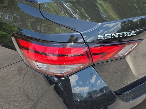 Used 2024 Nissan Sentra SV FWD image 30