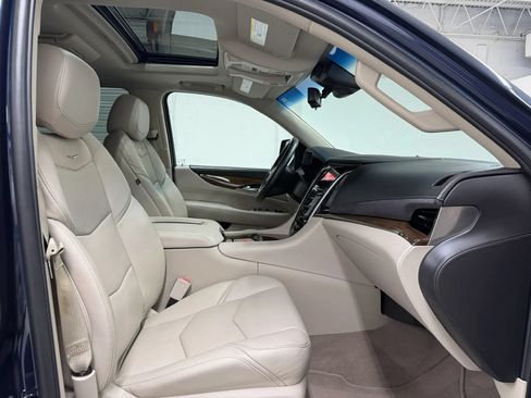 Used 2019 Cadillac Escalade Luxury RWD image 62