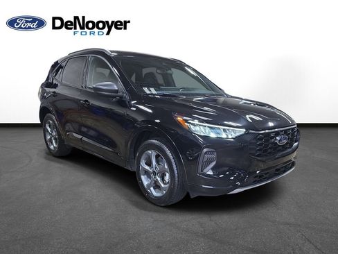 Used 2023 Ford Escape ST-Line w/ Tech Pack #1 AWD/4WD image 4