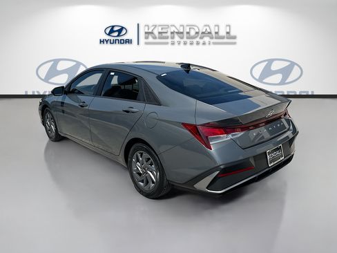 Used 2024 Hyundai Elantra SEL FWD image 4