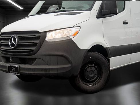 Used 2025 Mercedes-Benz Sprinter 2500 image 13