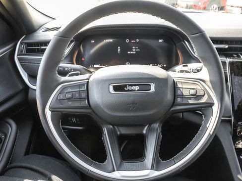 New 2025 Jeep Grand Cherokee Altitude image 27