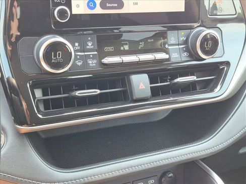 Used 2023 Toyota Highlander LE AWD/4WD image 16