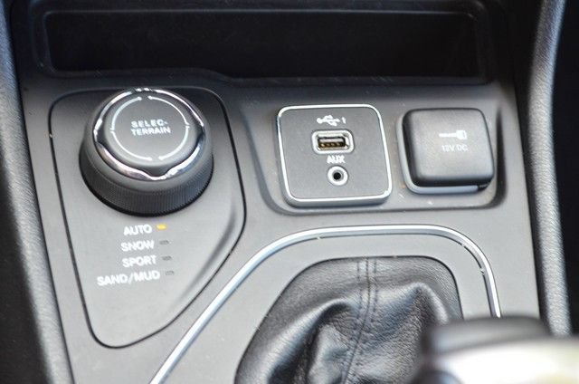Used 2021 Jeep Cherokee Latitude Lux AWD/4WD image 26