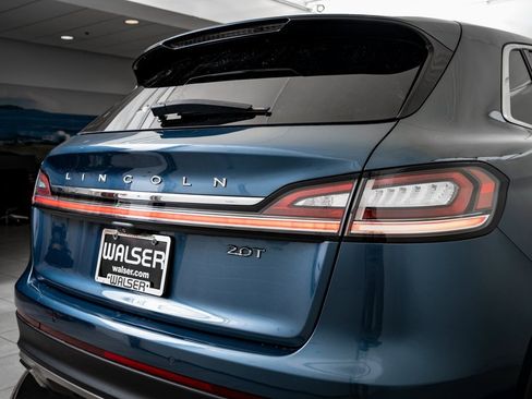 Used 2019 Lincoln Nautilus Select image 17