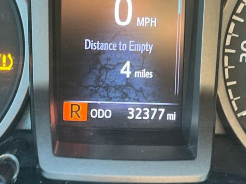 Used 2022 Toyota Tacoma TRD Off-Road image 19