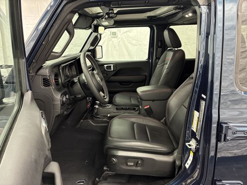 Used 2025 Jeep Wrangler Unlimited Rubicon AWD/4WD image 13
