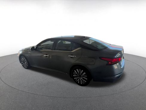 Used 2025 Nissan Altima 2.5 SV image 10