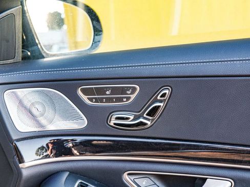 Used 2020 Mercedes-Benz S 450 Sedan image 3