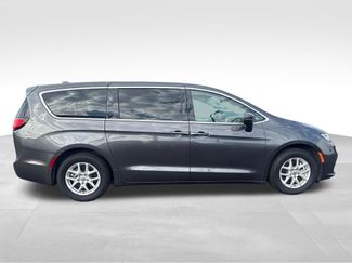 Used 2023 Chrysler Pacifica Touring-L FWD video 2