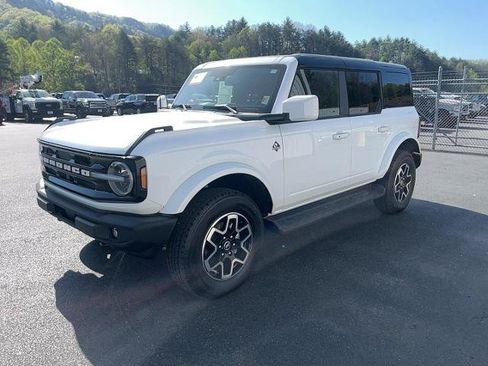 Certified 2025 Ford Bronco Outer Banks AWD/4WD image 2