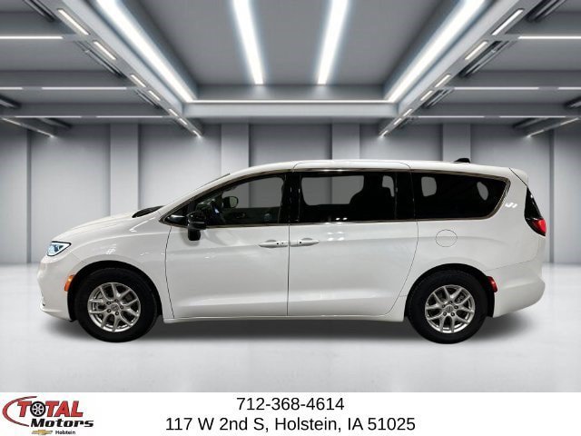 Used 2024 Chrysler Pacifica Touring-L FWD image 5