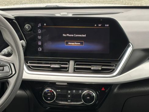 Used 2025 Chevrolet Trax LT FWD image 17