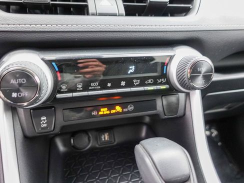 Used 2025 Toyota RAV4 XLE image 19