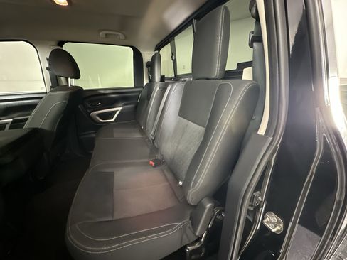 Used 2018 Nissan Titan SV image 26