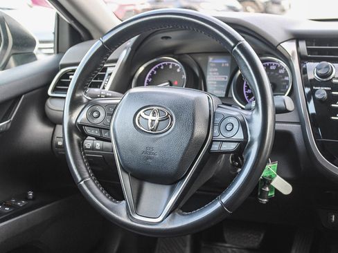 Used 2020 Toyota Camry SE image 16